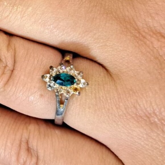 Vintage Marquise-Cut Blue Topaz  Ring Size 6 - Picture 4 of 6